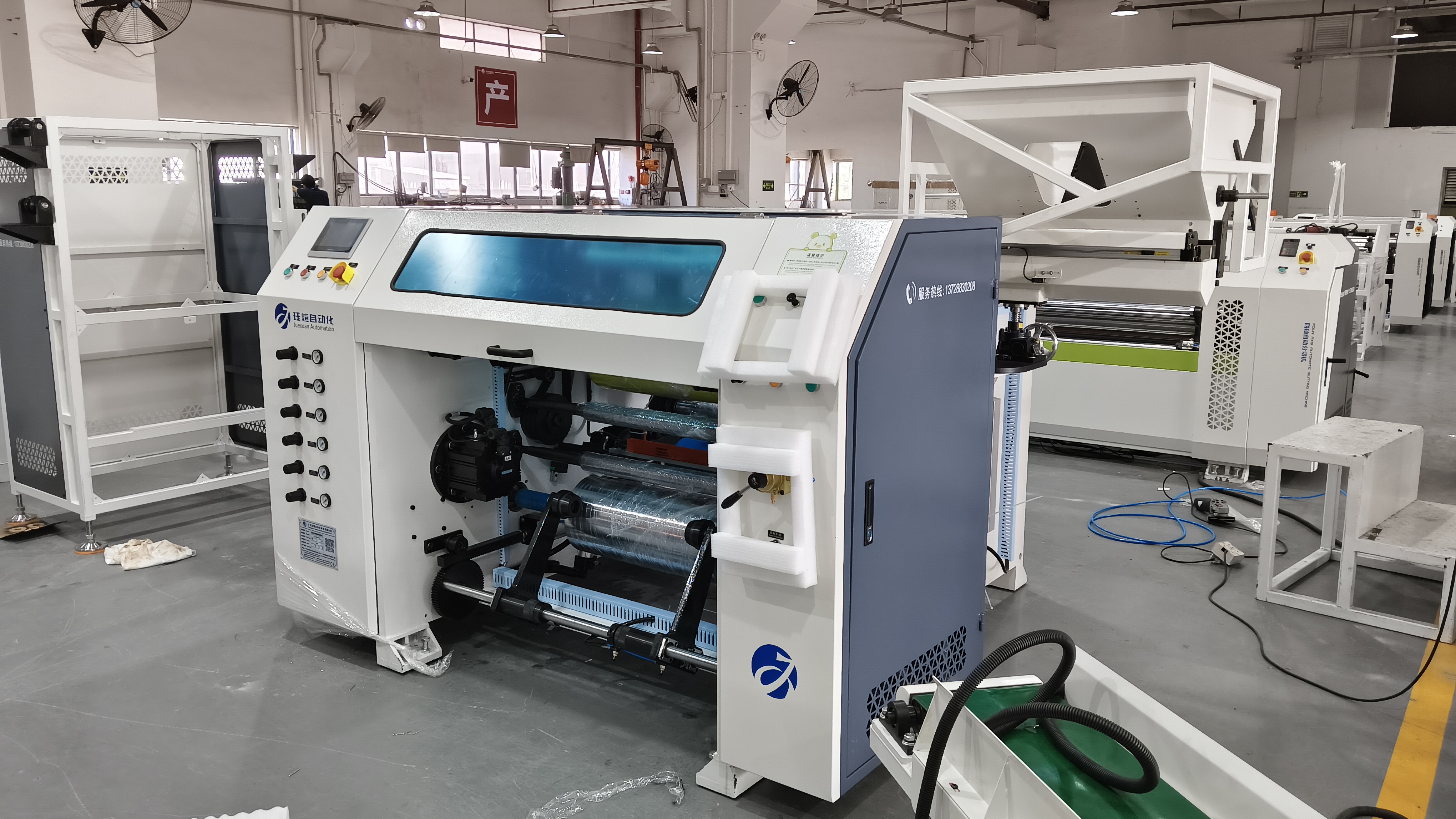 Fully automatic PvC preservation film rewinding machine Fully automatic PvC preservation film rewinding machine