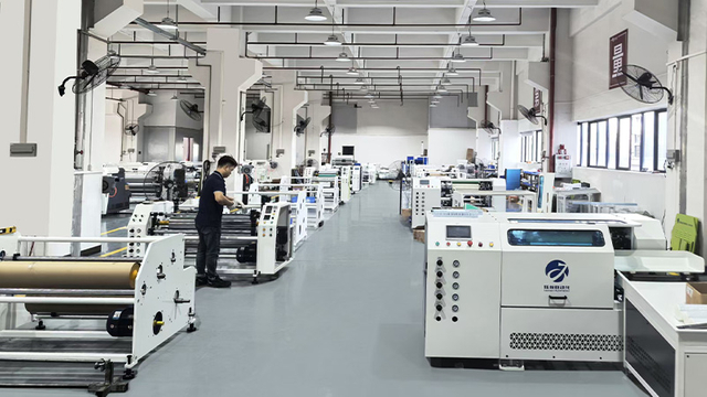 PVC preservation film slitting machine