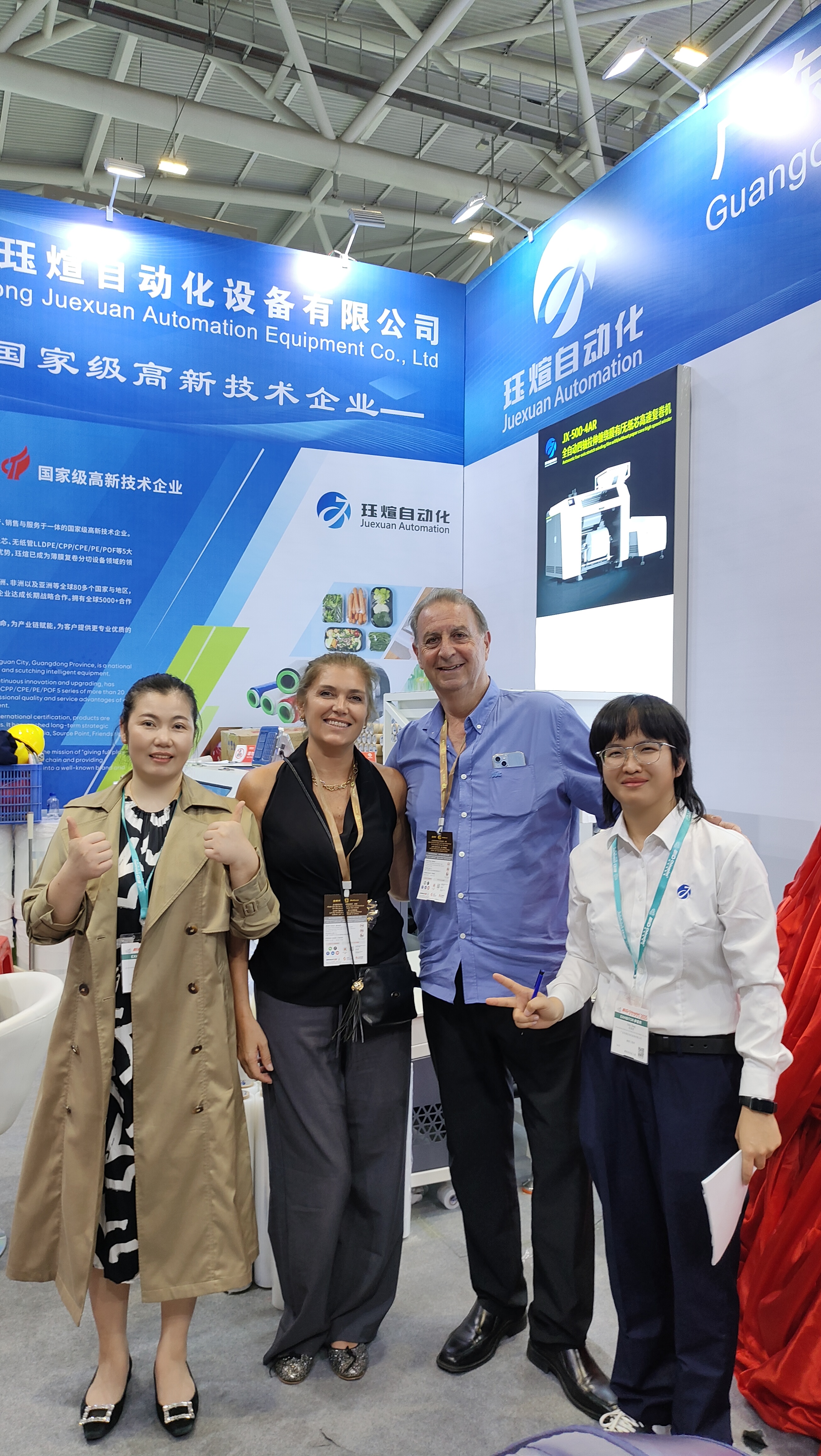 Stretch film coreless rewinder