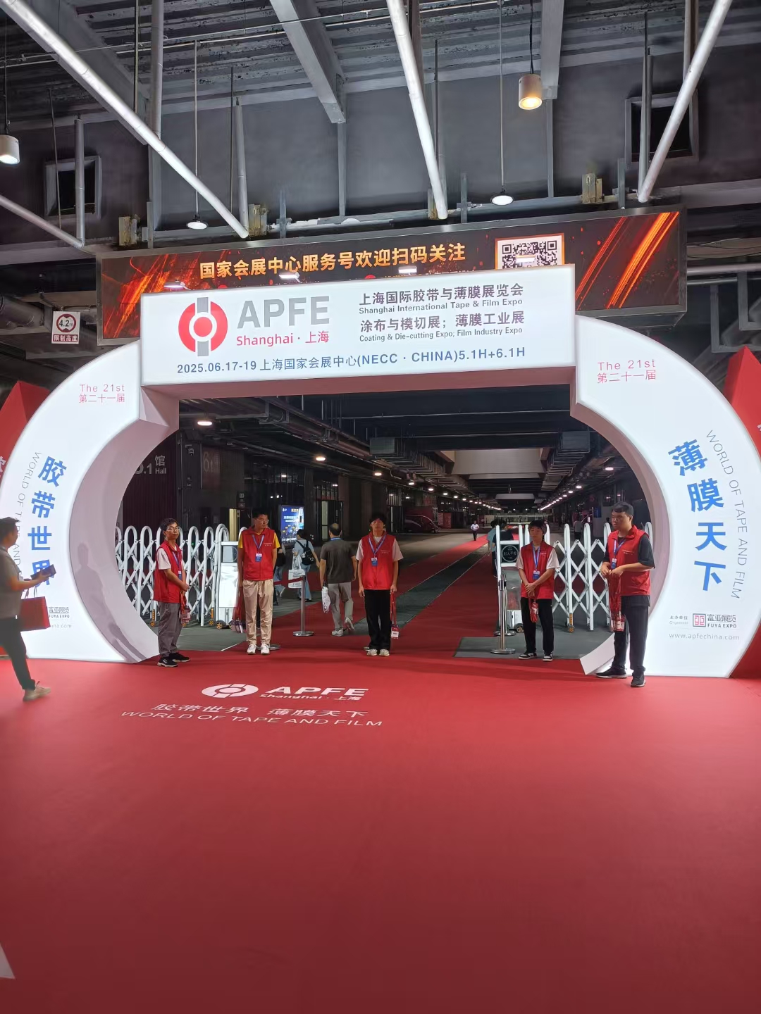 stretch film rewinding machine